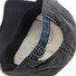 Détail de la broderie sur le côté de la casquette