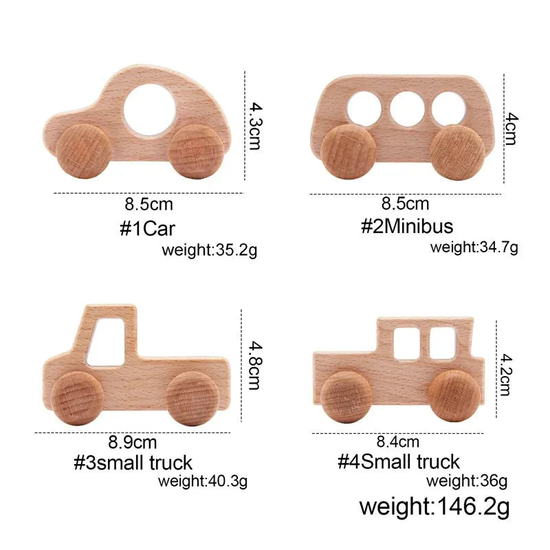 Vue latérale de la voiture en bois sur une table