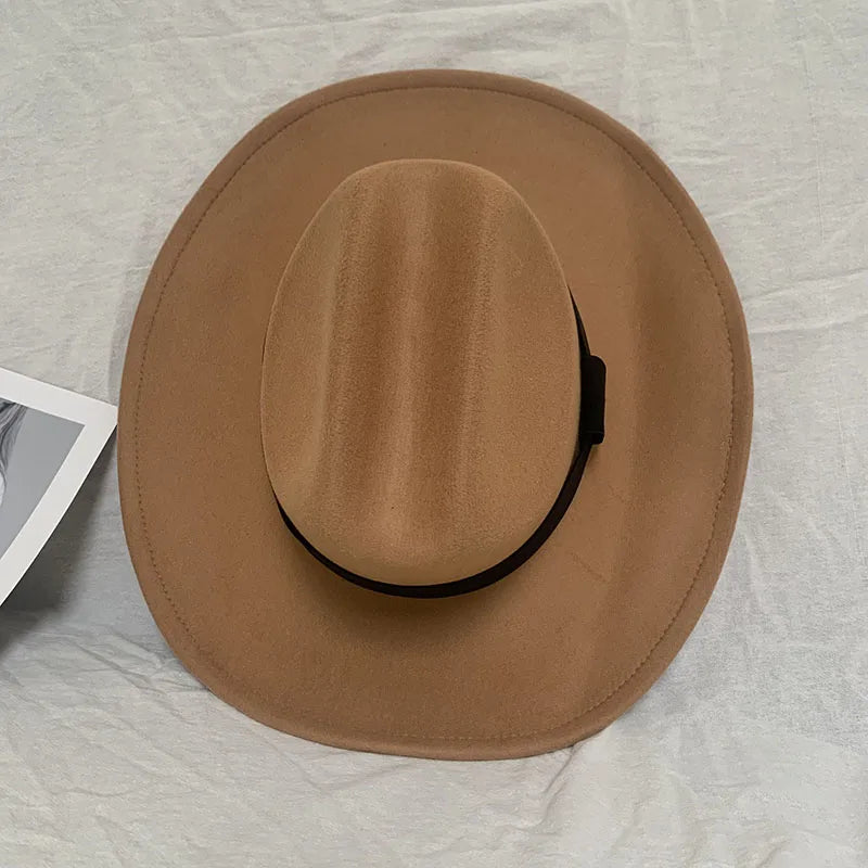 Gros plan sur la texture du chapeau cowboy