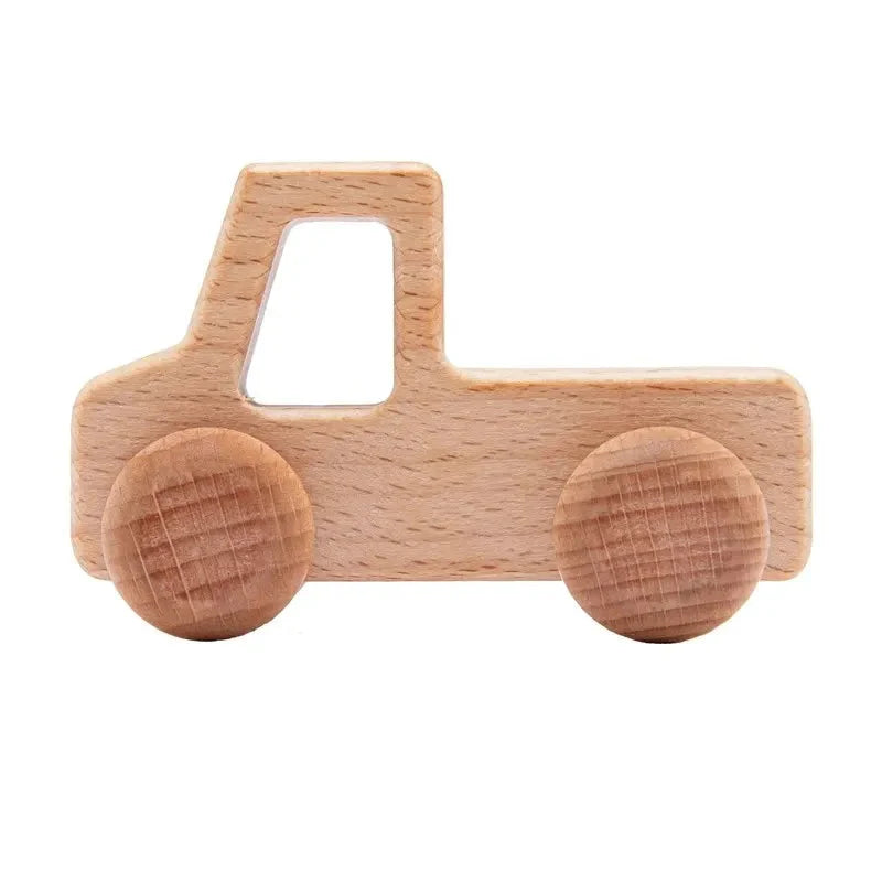 Jouet en bois sur une étagère dans une chambre d'enfant