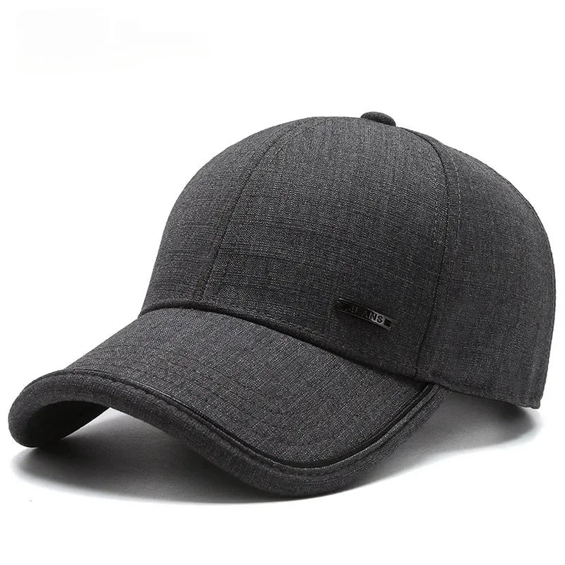 Casquette élégante en lin sur fond gris clair