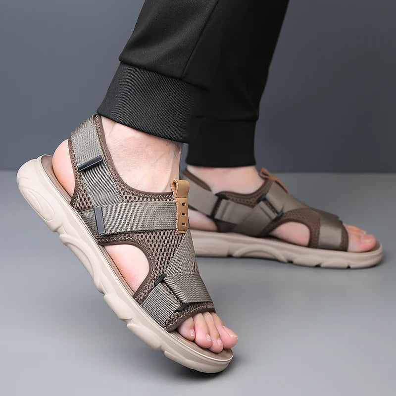 Sandales légères pour l'été avec fermeture pratique