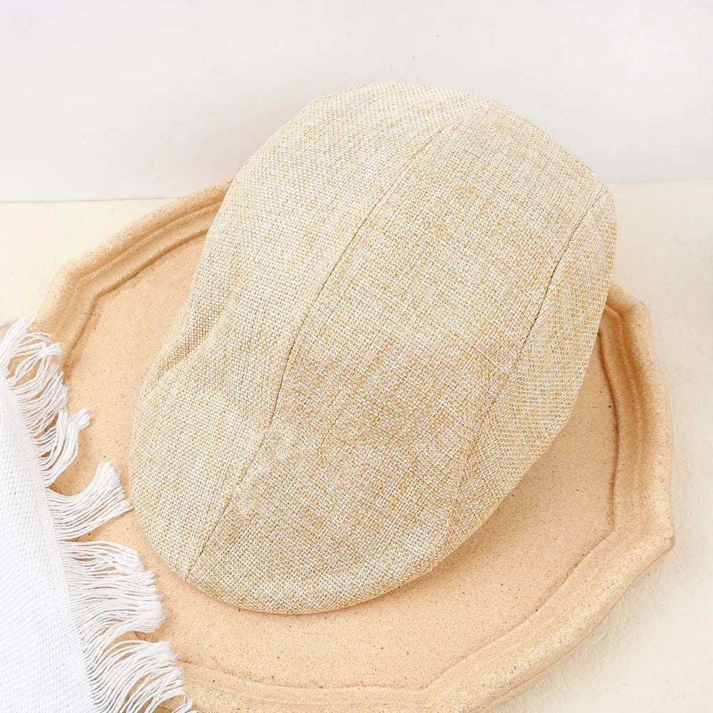 Homme de profil avec béret, ambiance citadine