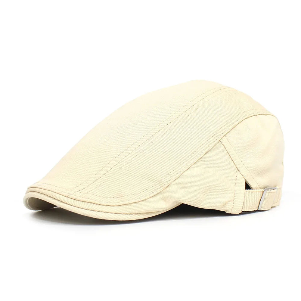 Détail de la couture fine sur le béret en coton noir