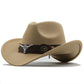 Chapeau cowboy accroché à un crochet en bois