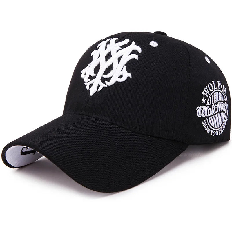Casquette grise avec détails de ventilation, vue de côté