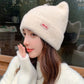 Bonnet en laine avec oreilles de chat en relief