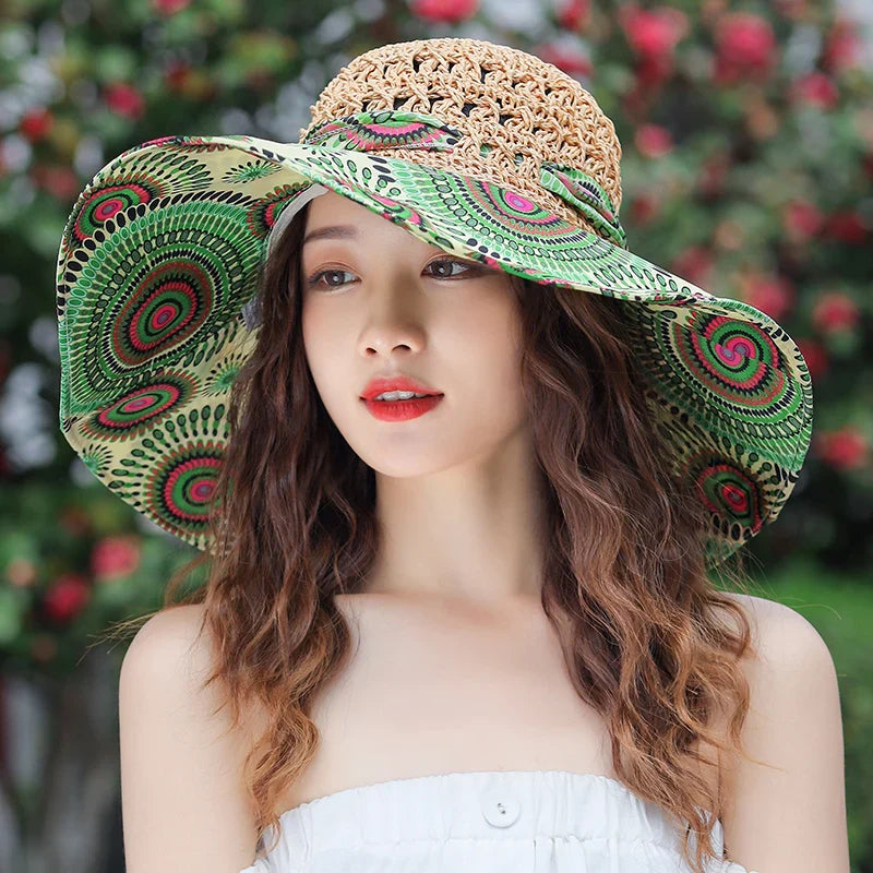 Chapeau de paille sur une plage ensoleillée