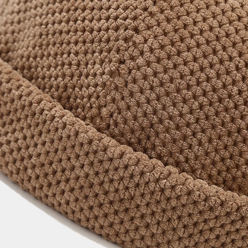 Détail de la maille épaisse du bonnet beige