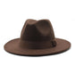 Chapeau en velours noir avec texture douce