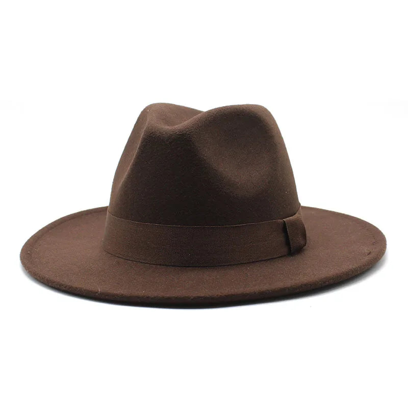 Chapeau en velours noir avec texture douce