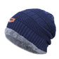 Gros plan sur la texture épaisse du tricot du bonnet