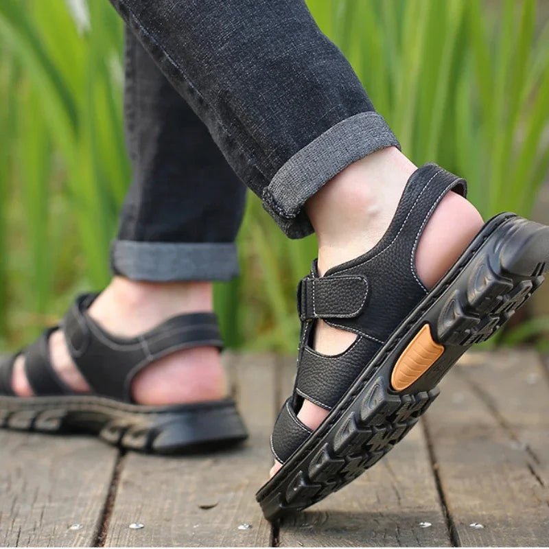 Sandales ouvertes en cuir avec design ajouré