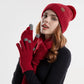 Gants chauds posés à plat, détails de couture apparents