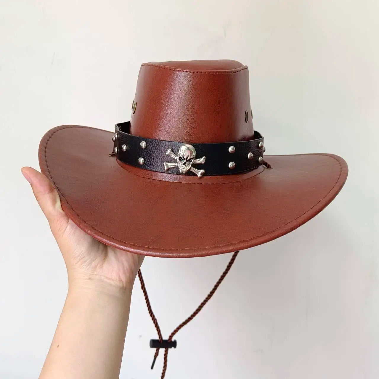 Chapeau cowboy avec ombre projetée sur le sol