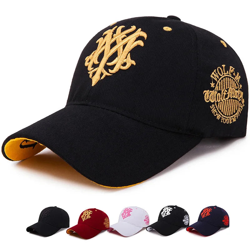 Casquette brodée sur fond blanc, détails de la broderie visibles