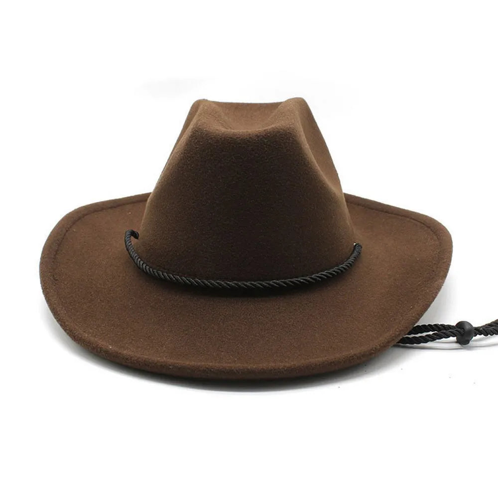 Gros plan sur la texture du cuir d'un chapeau cowboy