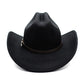 Chapeau cowboy suspendu à un crochet, vue latérale