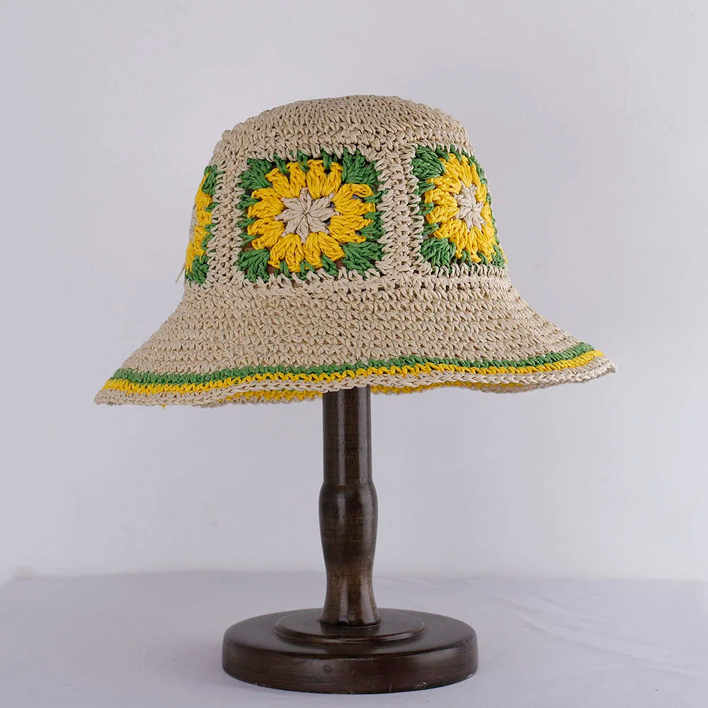 Chapeau de paille avec détails de couture visibles