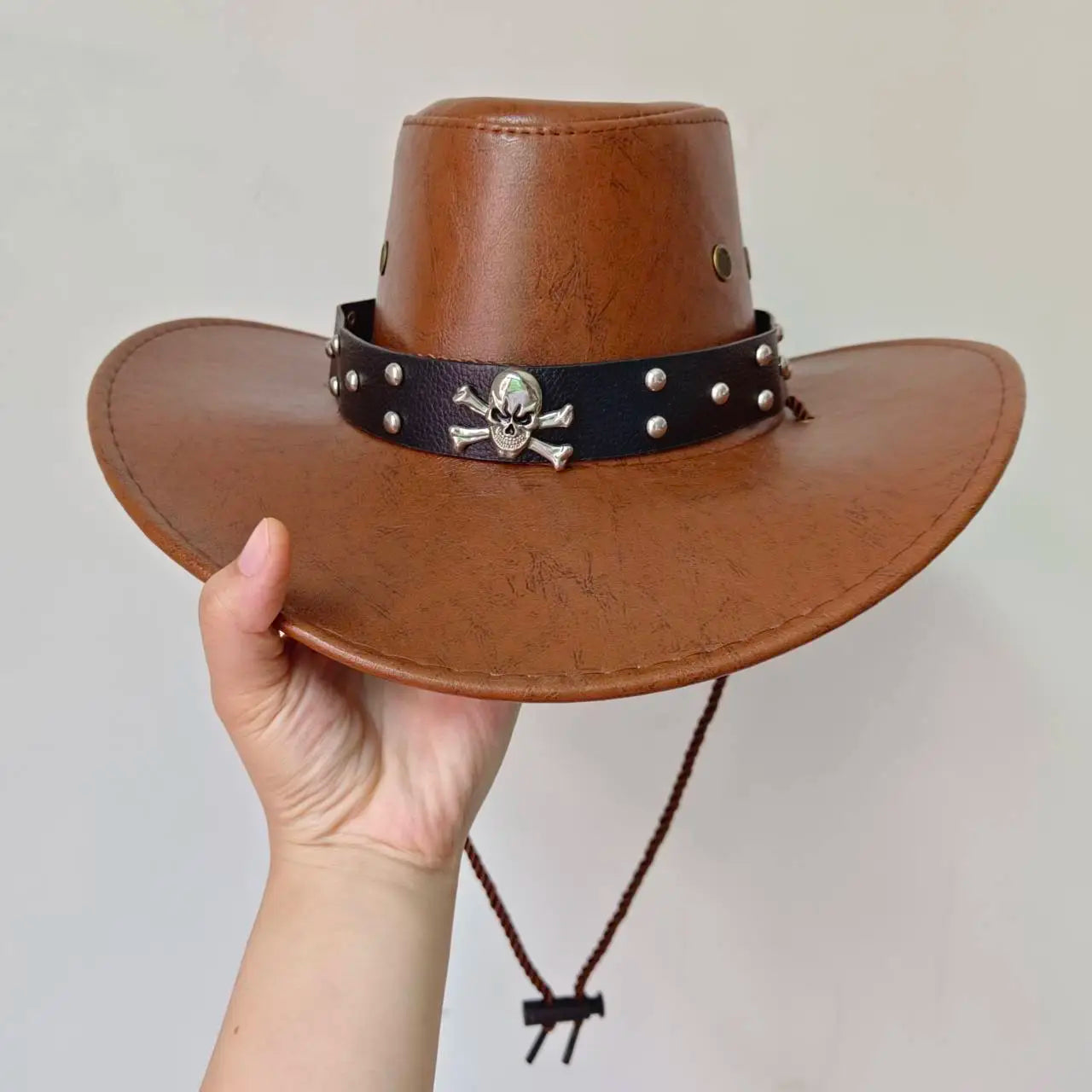 Chapeau cowboy en feutre avec cordon ajustable
