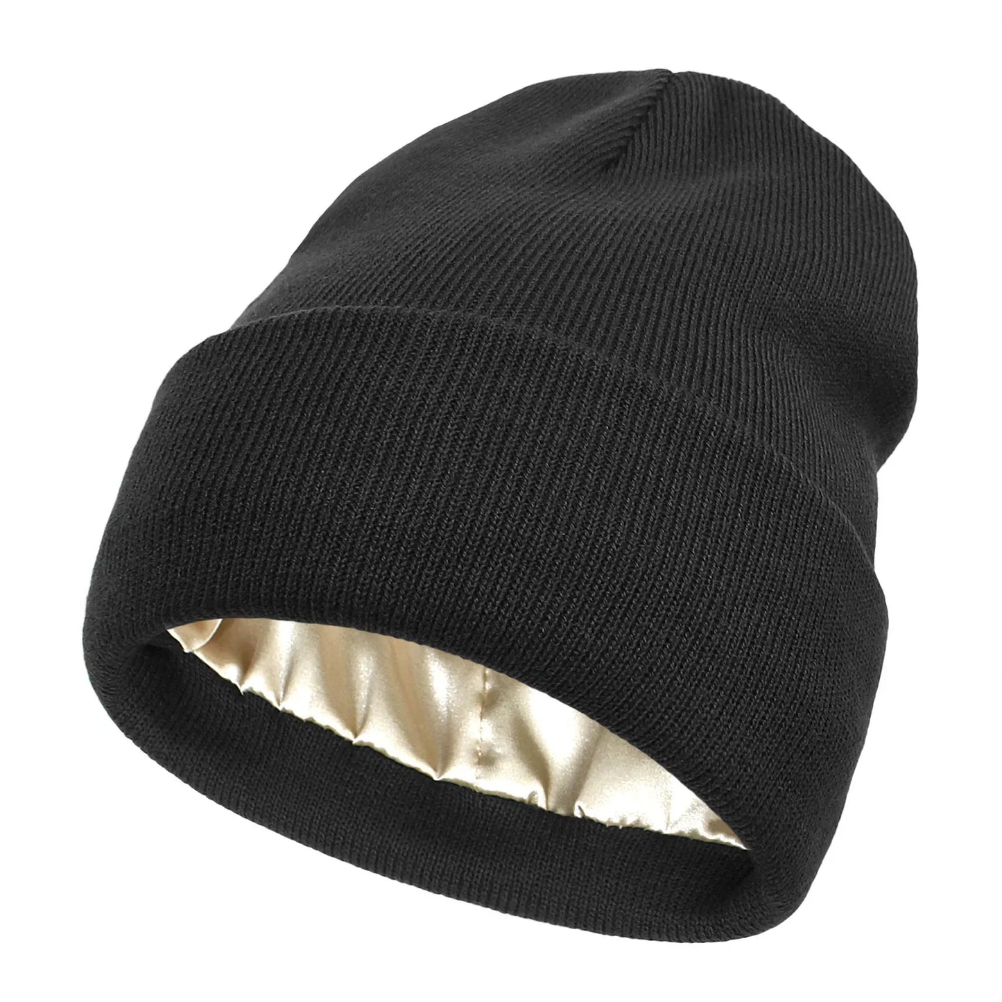 Bonnet en satin vert, exposé sur un mannequin
