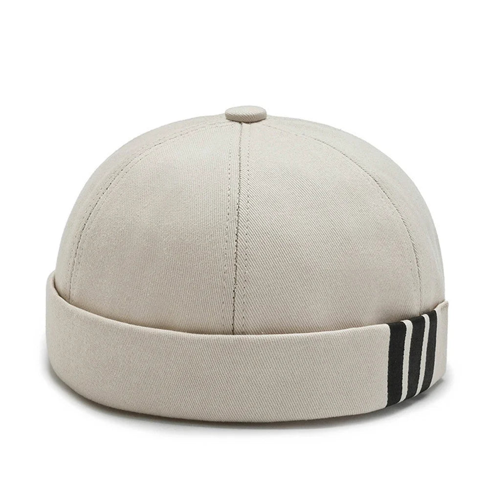 Rayures sportives sur bonnet, look chic et urbain