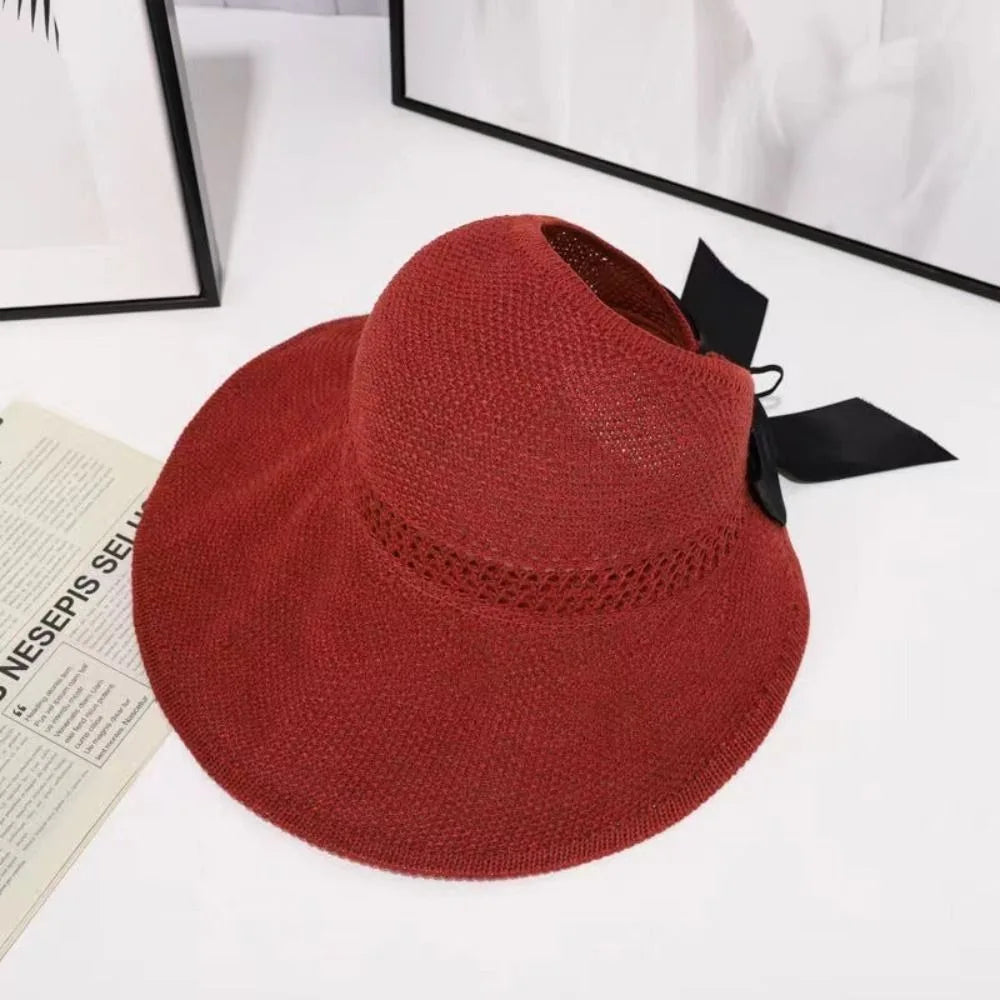 Chapeau de paille avec ombre projetée, soulignant sa forme