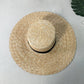 Gros plan sur la texture naturelle du chapeau