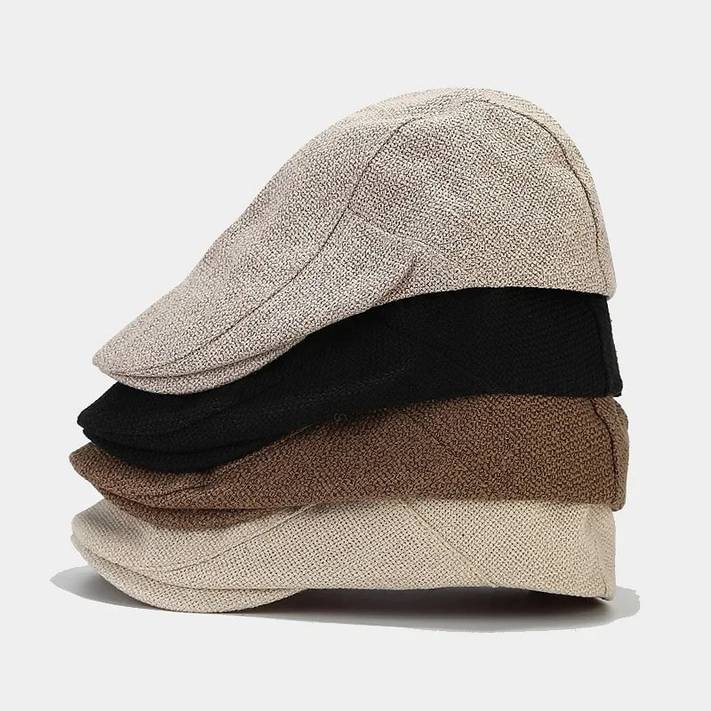 Béret noir sur fond blanc, mettant en valeur sa forme