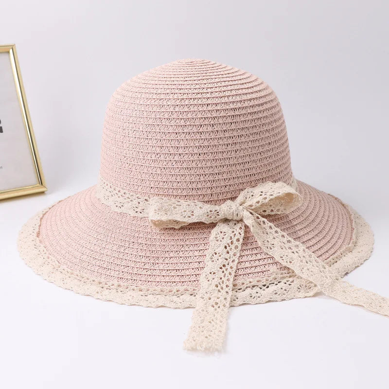 Détail du bord tressé d'un chapeau de paille