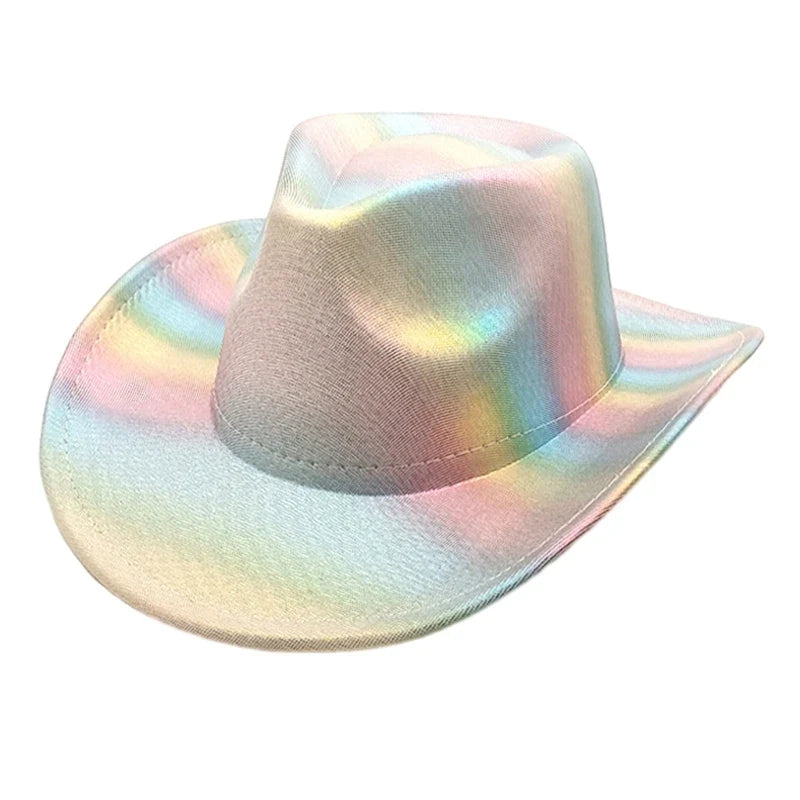 Chapeau cowboy posé sur une botte de foin