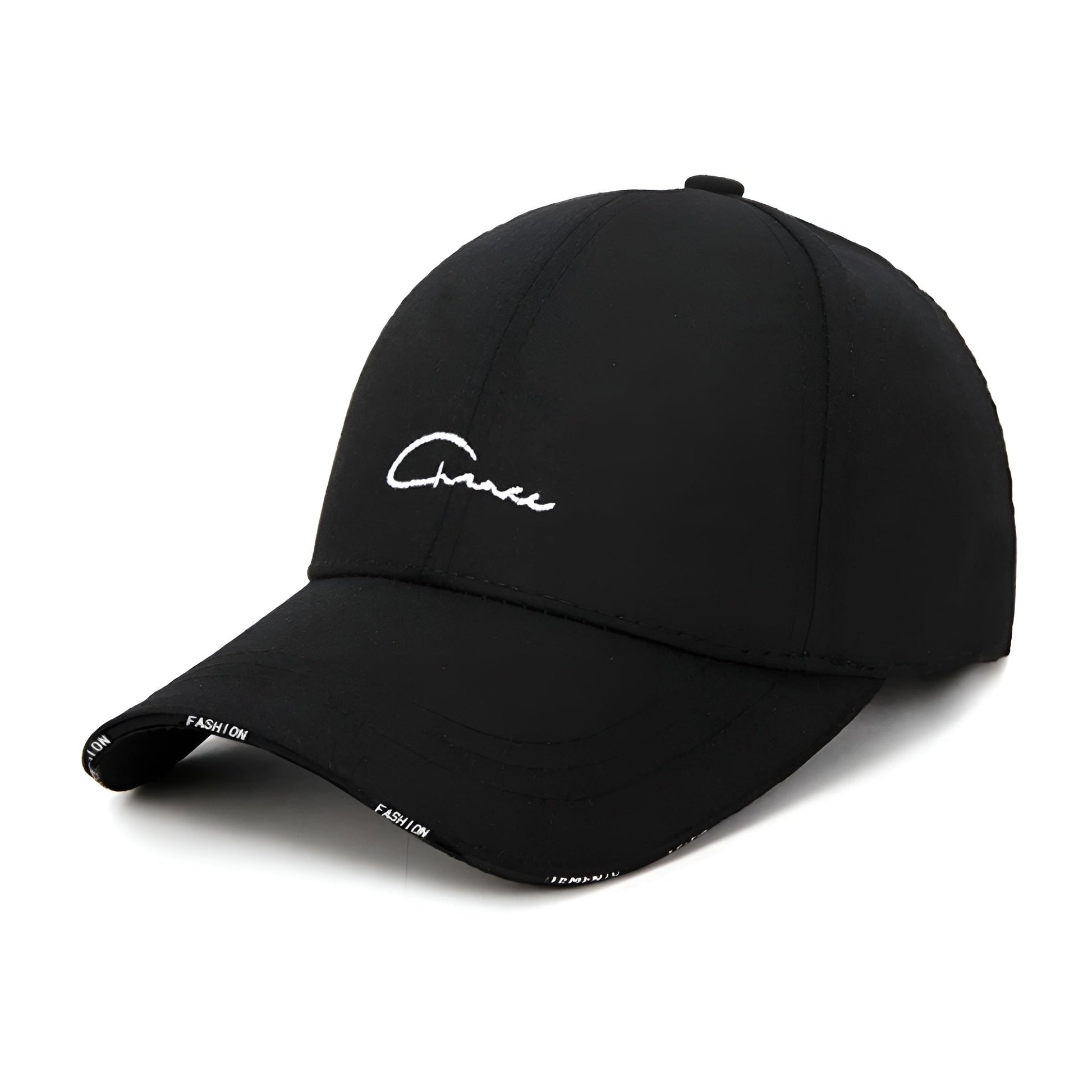 Casquette beige posée sur une surface en bois, vue de dessus