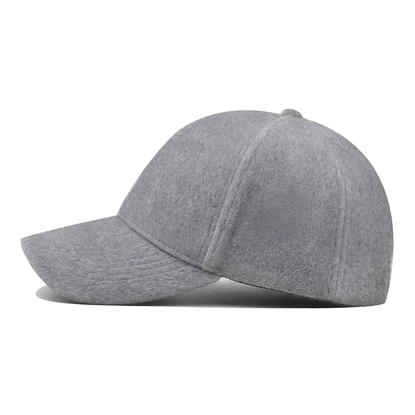 Vue latérale d'une casquette en laine avec visière courbée