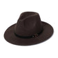 Détail du bord d'un chapeau Fedora en suède