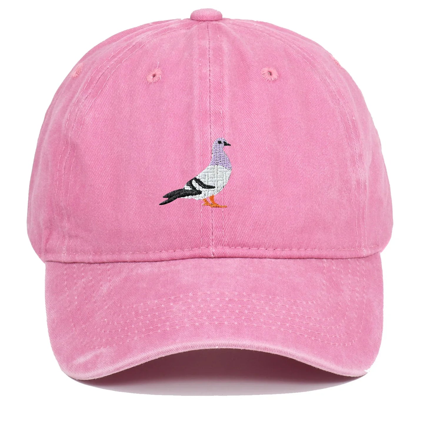 Gros plan sur la broderie oiseau d'une casquette