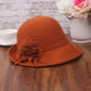 Chapeau cloche beige avec bordure en dentelle fine