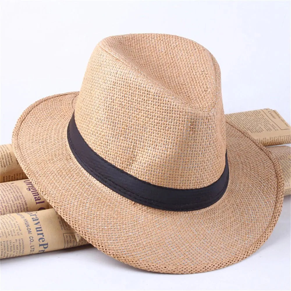 Chapeau de paille sur fond de ciel bleu, ambiance estivale