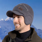 Bonnet casquette avec visière et protège-oreilles en extérieur enneigé