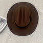 Chapeau cowboy avec ombre portée sur le sol