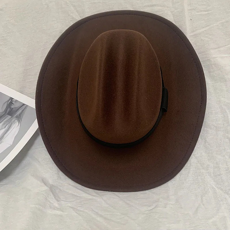 Chapeau cowboy avec ombre portée sur le sol