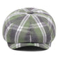 Gros plan sur une casquette gavroche en coton à motifs carreaux