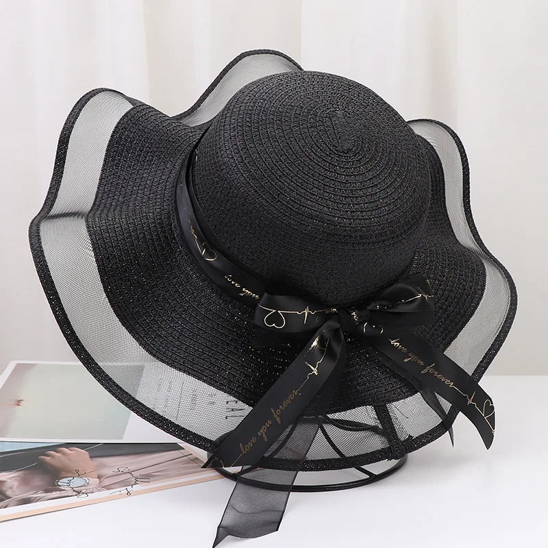 Chapeau de paille en gros plan, mettant en avant sa texture