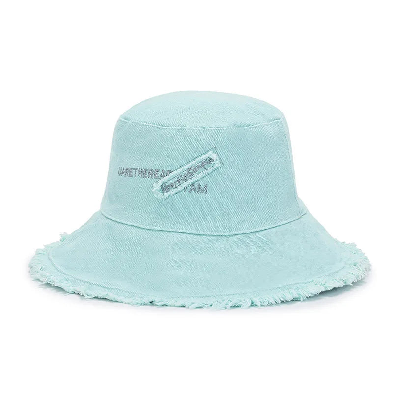 Bob en coton sur fond clair, mettant en valeur sa couleur