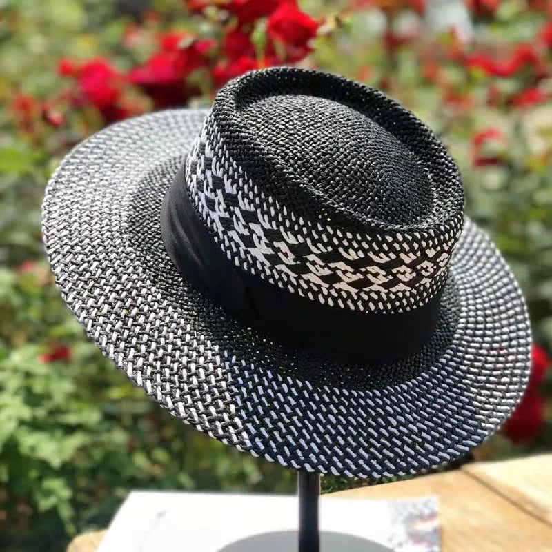 Chapeau de paille vu de dessus, ruban bien visible