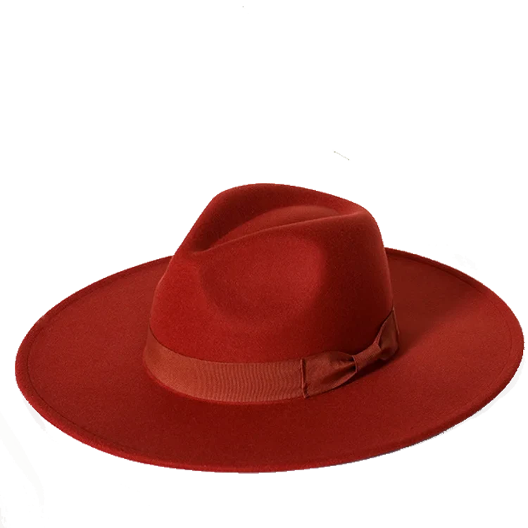 Chapeau coloré, lumière naturelle soulignant les textures