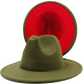 Chapeau beige avec détails cousus visibles