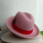 Chapeau melon noir avec bande intérieure ajustable visible