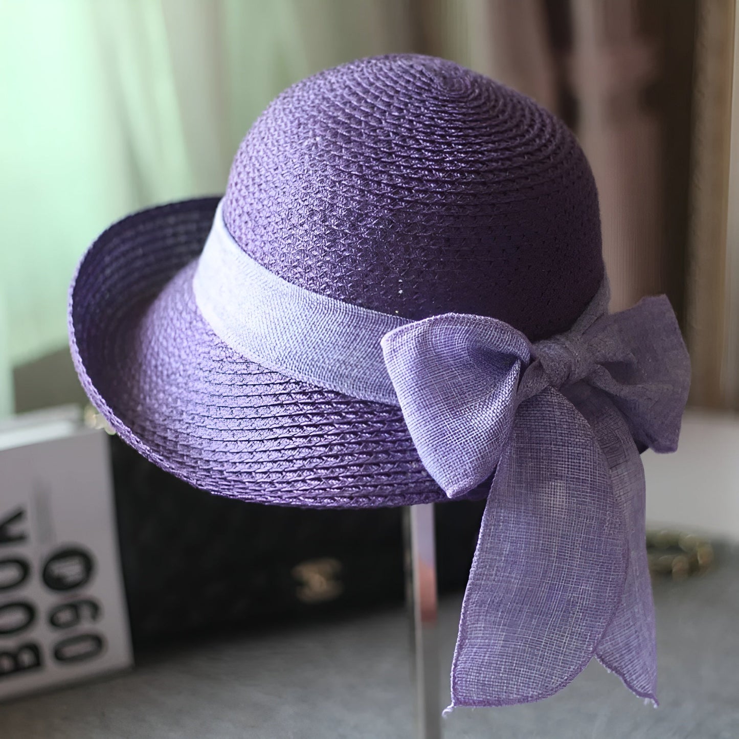 Chapeau de paille élégant, parfait pour les journées ensoleillées