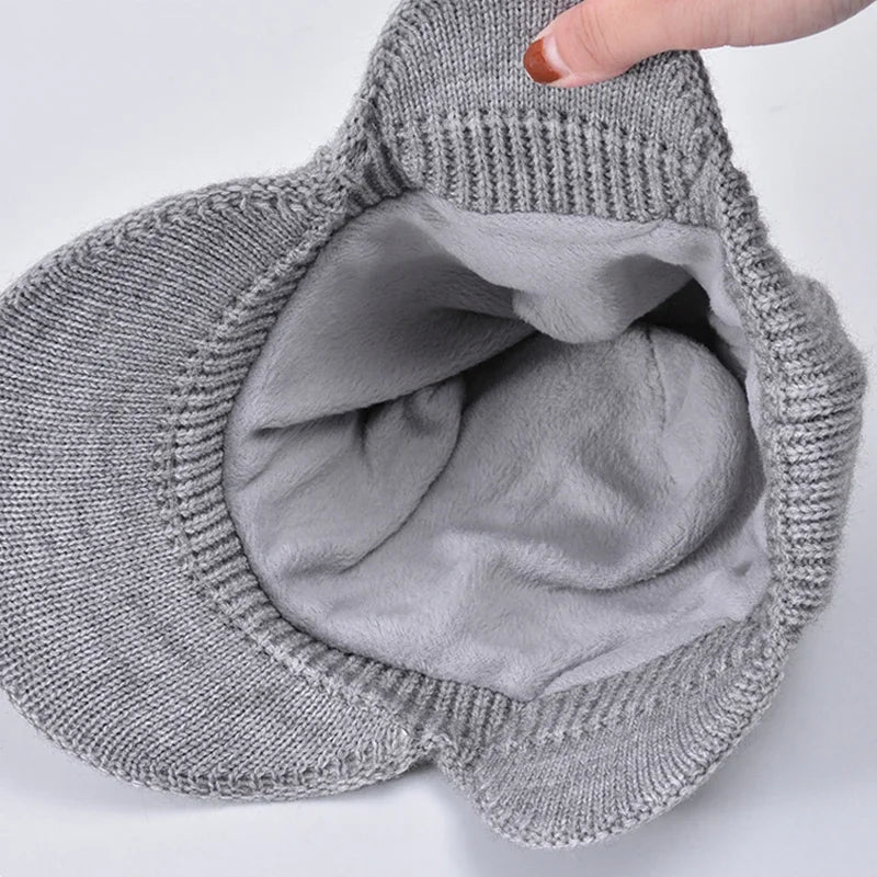 Protège-oreilles rabattus pour une protection maximale contre le froid