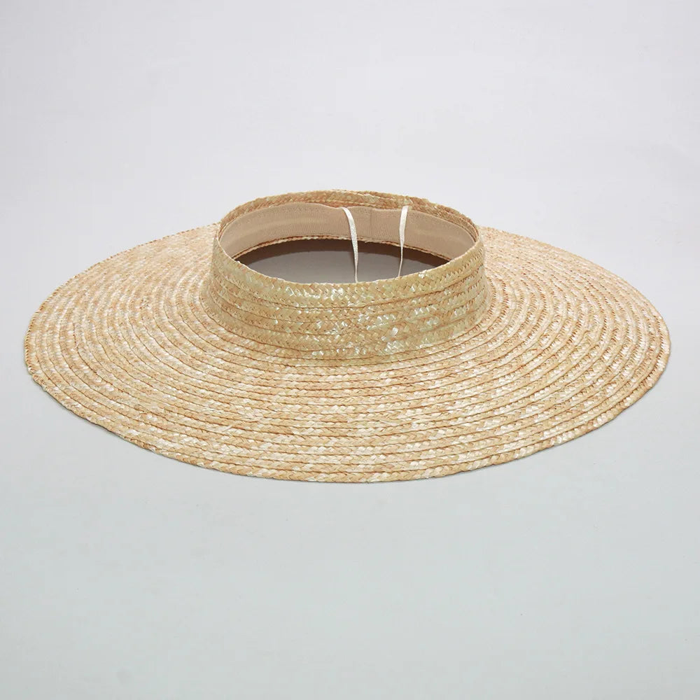 Vue de dessus montrant la forme épurée du chapeau
